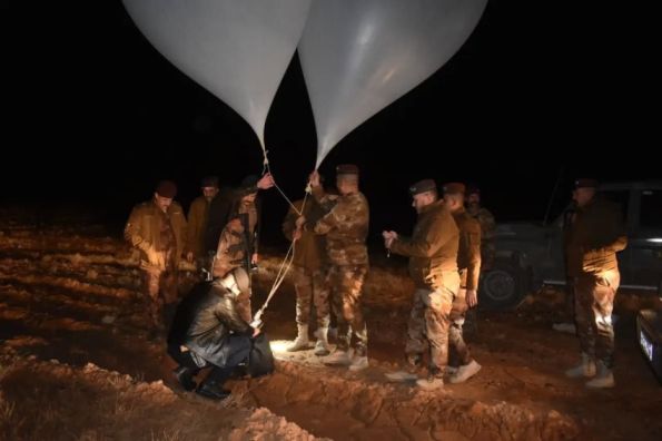 قوات الحدود تحبط محاولة تهريب مخدرات باستخدام بالون هوائي غرب الأنبار